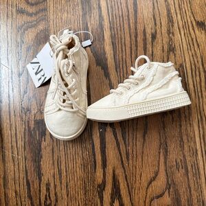 Zara Kids neutral tennis shoes size baby / toddler 7